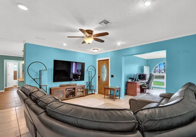 4th image of 127 Miramar Ave, Royal Palm Beach, FL 33411 | MLS# B26039100