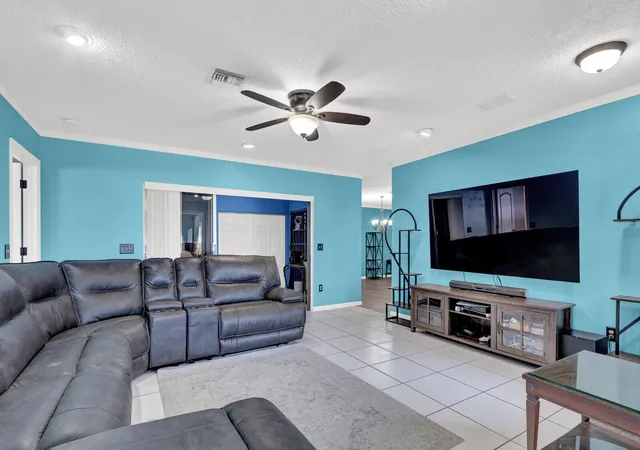5th image of 127 Miramar Ave, Royal Palm Beach, FL 33411 | MLS# B26039100