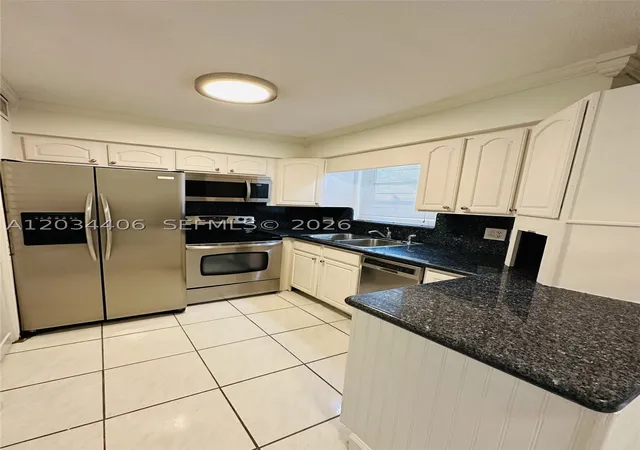 2nd image of 2319 Jackson St #6, Hollywood, FL 33020 | MLS# A12034406