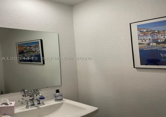 Photo 2 of Townhouse for sale at 556 Ne 5th St, Florida City, FL 33034 | MLS# A12034443 | Listing updated on 2026-10-05