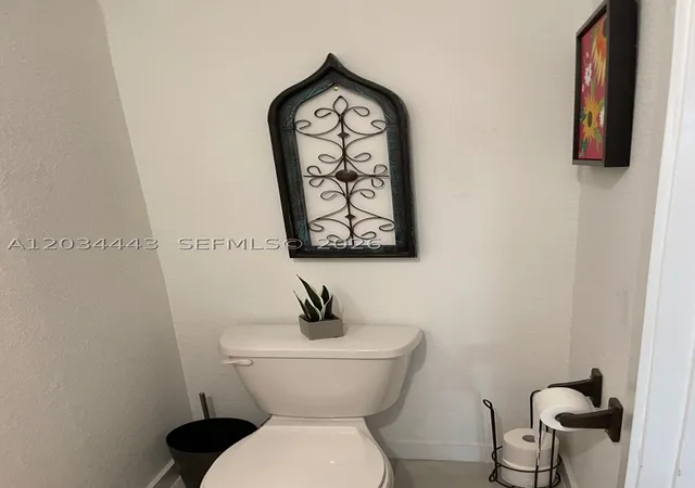 Photo 3 of Townhouse for sale at 556 Ne 5th St, Florida City, FL 33034 | MLS# A12034443 | Listing updated on 2026-10-05