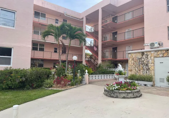 2nd image of 2851 Somerset Dr #111, Oakland Park, FL 33311 | MLS# B26039202