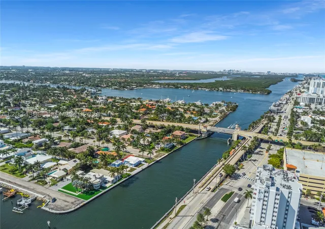 17th image of 300 Van Buren St, Hollywood, FL 33019 | MLS# A12034385