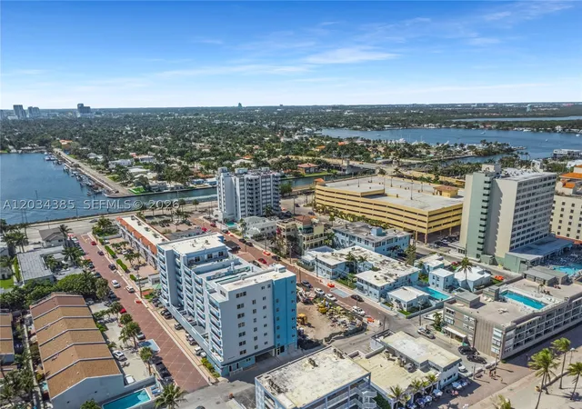 5th image of 300 Van Buren St, Hollywood, FL 33019 | MLS# A12034385