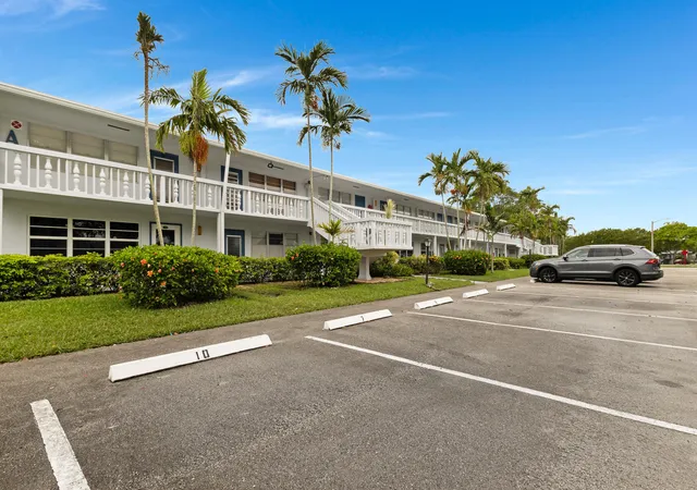 Homes for sale in Deerfield Beach, FL | 18 Prescott A, Deerfield Beach, FL 33442 | MLS# B26039312