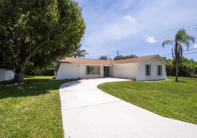 3rd image of 18020 Palm Point Dr, Jupiter, FL 33458 | MLS# B26039336