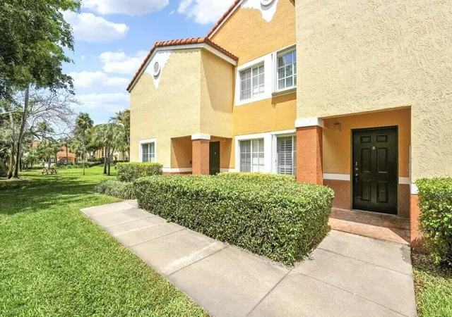 3rd image of 127 Yacht Clb Wy, Hypoluxo, FL 33462