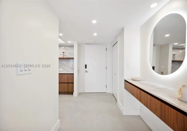 2nd image of 19355 Turnberry Way #19F, Miami, FL 33180 | MLS# A12034663