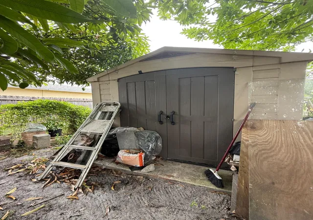 28th image of 320 W 29th St, Riviera Beach, FL 33404 | MLS# B26039425