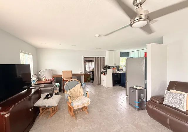 4th image of 320 W 29Th St, Riviera Beach, FL 33404 | MLS# B26039425