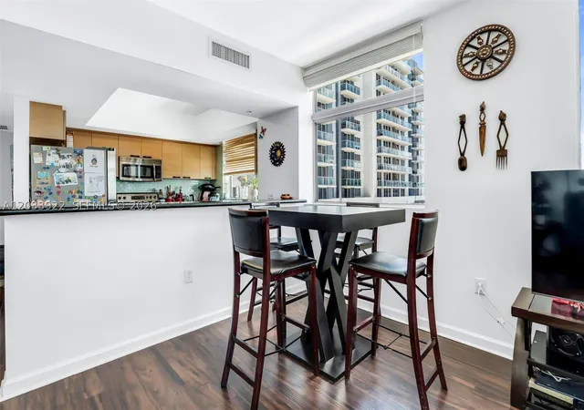 3rd image of 140 S Dixie Hwy #501, Hollywood, FL 33020 | MLS# A12033922