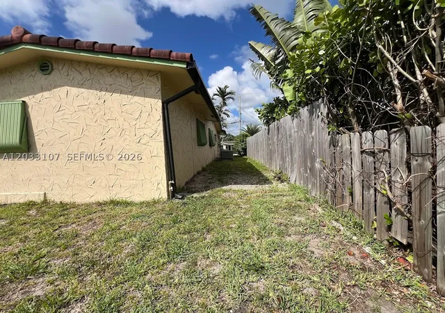 Photo 3 of Single family home for sale at 1881 Nw 36th St, Oakland Park, FL 33309 | MLS# A12033107 | Listing updated on 2026-07-30