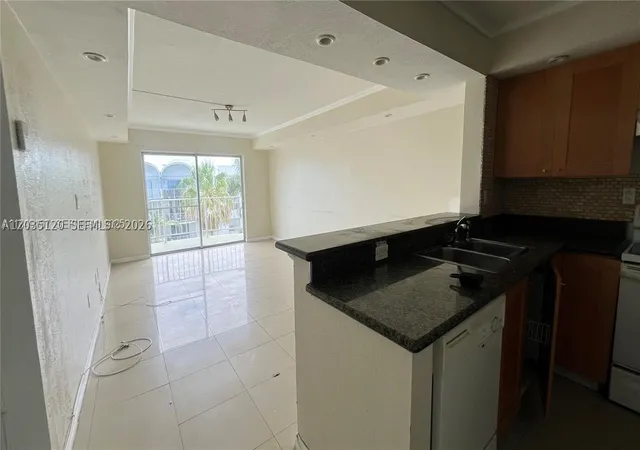 3rd image of 486 Nw 165Th St Rd #B-606, Miami, FL 33169 | MLS# A12035120
