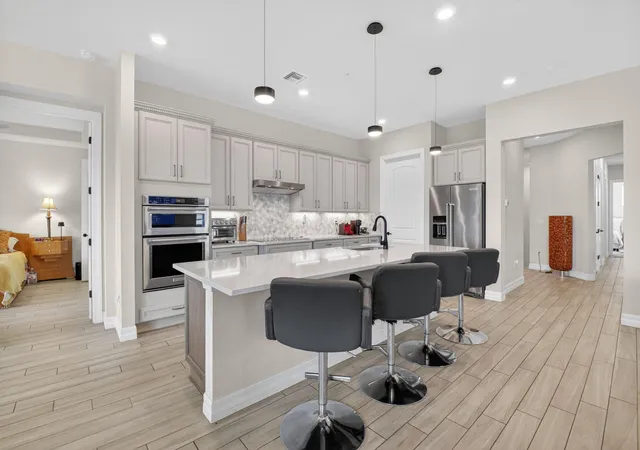 2nd image of 21956 Canadensis Cir #201, Boca Raton, FL 33428 | MLS# B26039679
