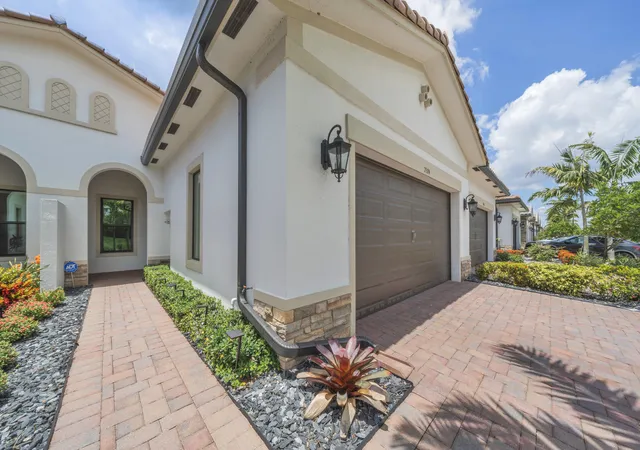 Homes for sale in Parkland, FL | 7524 N Blue Spring Dr, Parkland, FL 33067 | MLS# B26039719