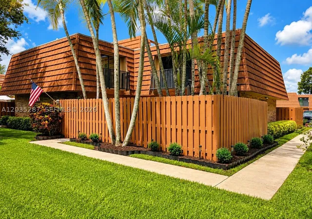 1st image of 2589 Garden #2589, Hollywood, FL 33026 | MLS# A12035287