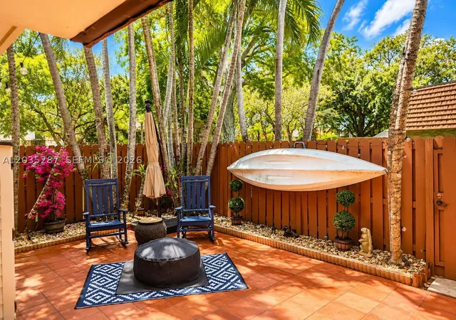 2nd image of 2589 Garden #2589, Hollywood, FL 33026 | MLS# A12035287