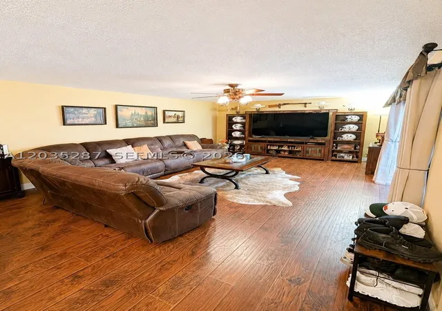 5th image of 2589 Garden #2589, Hollywood, FL 33026 | MLS# A12035287