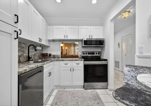 Homes for sale in West Palm Beach, FL | 102 Lake Anne Dr, West Palm Beach, FL 33411 | MLS# B26039859