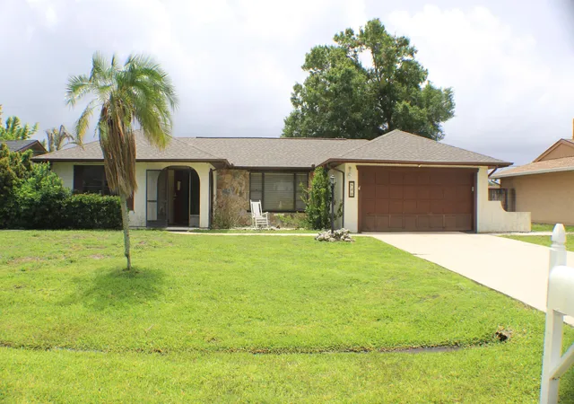 Homes for sale in Port St Lucie, FL | 830 Se Evergreen Ter, Port St Lucie, FL 34983 | MLS# B26039943