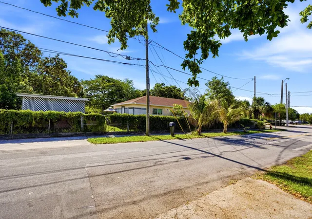 2nd image of 823 Doctor Martin Luther King Junior Blvd #823, Pompano Beach, FL 33060 | MLS# B26039968