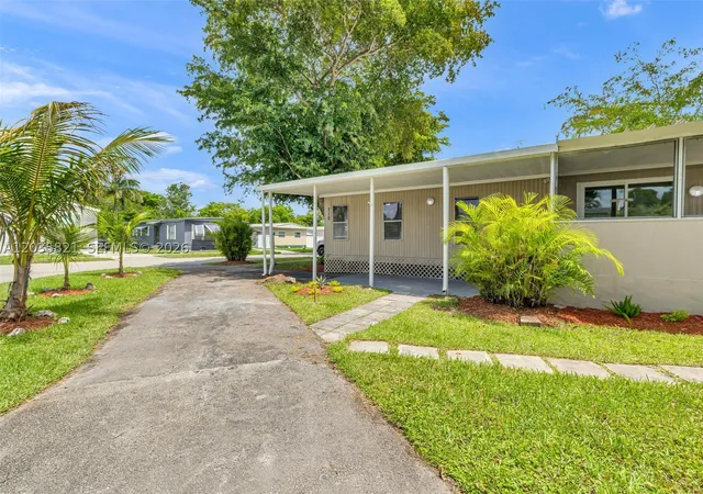 2nd image of 710 Nw 217th Way, Pembroke Pines, FL 33029 | MLS# A12035821