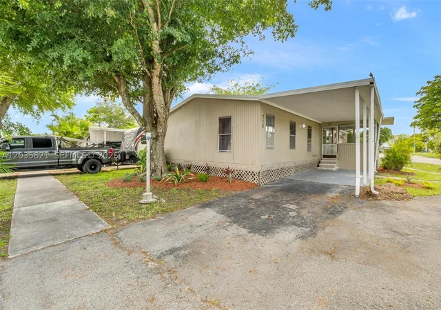 3rd image of 710 Nw 217Th Way, Pembroke Pines, FL 33029 | MLS# A12035821