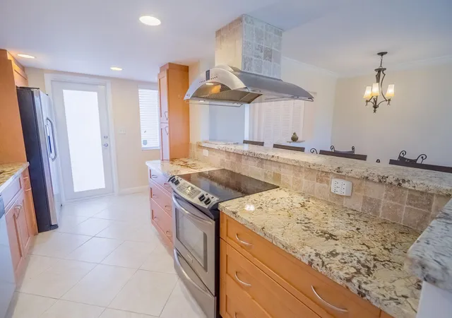 image of 300 E Royal Palm Rd, Boca Raton, FL 33432