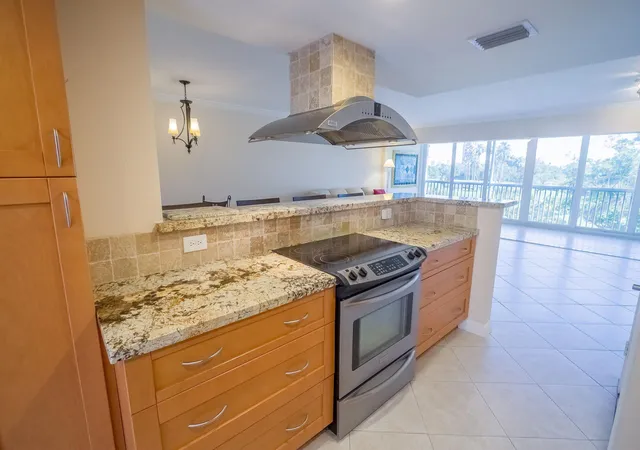 image of 300 E Royal Palm Rd, Boca Raton, FL 33432