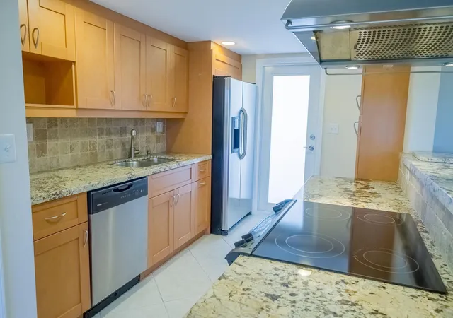 image of 300 E Royal Palm Rd, Boca Raton, FL 33432