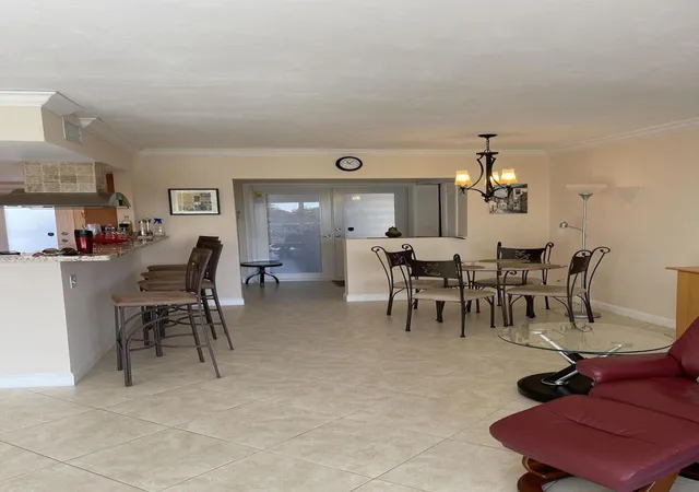 image of 300 E Royal Palm Rd, Boca Raton, FL 33432