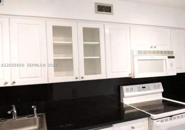Homes for sale in Miami Beach, FL | 6770 Indian Creek Dr #6R, Miami Beach, FL 33141 | MLS# A12035650