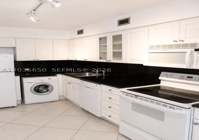 Homes for sale in Miami Beach, FL | 6770 Indian Creek Dr #6R, Miami Beach, FL 33141 | MLS# A12035650