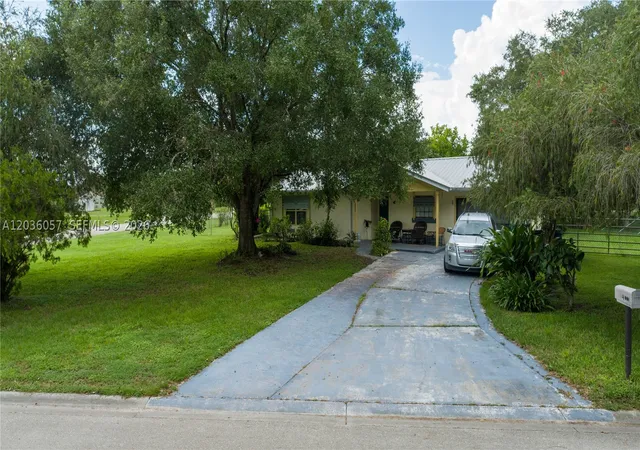 3rd image of 4001 Bishop Circle, La Belle, FL 33935 | MLS# A12036057