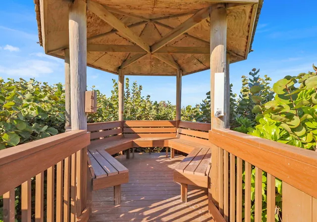 Homes for sale in Hutchinson Island, FL | 5051 Highway A1a, Hutchinson Island, FL 34949 | Houzeo