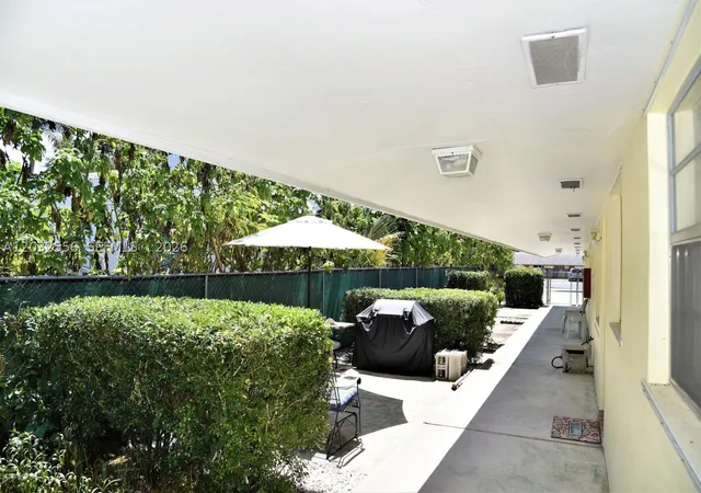 4th image of 1008 N 18 Avenue, Lake Worth, FL 33460 | MLS# A12032556