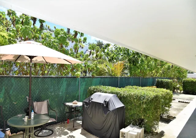 5th image of 1008 N 18 Avenue, Lake Worth, FL 33460 | MLS# A12032556