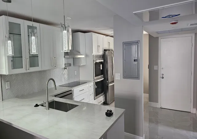 5th image of 1 Royal Palm Wy, Boca Raton, FL 33432