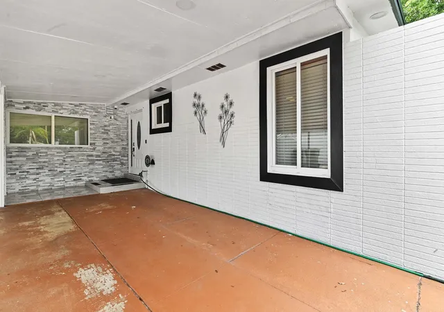 3rd image of 124 Davis Rd, Palm Springs, FL 33461 | MLS# B26040441
