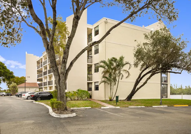 1st image of 118 Lake Emerald Dr #110, Oakland Park, FL 33309 | MLS# B26040419