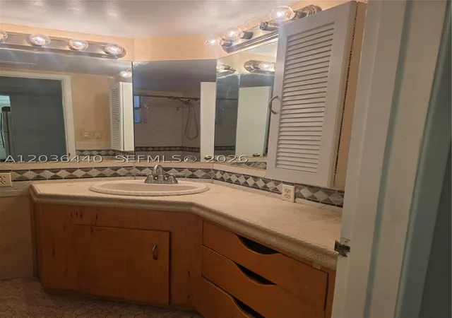 4th image of 1304 Ne 191St St #A-128, Miami, FL 33179 | MLS# A12036440