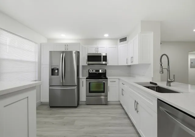 3rd image of 2901 Victoria Cir #B2, Coconut Creek, FL 33066 | MLS# B26040573