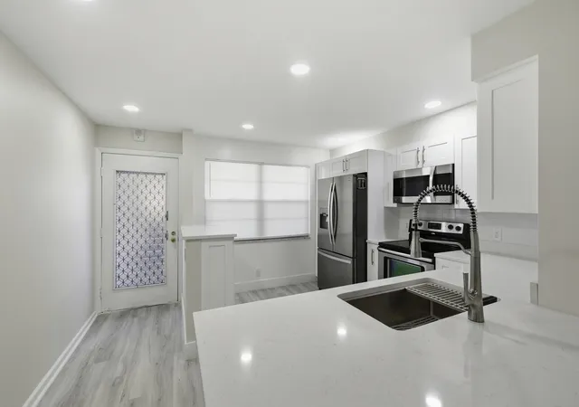 5th image of 2901 Victoria Cir #B2, Coconut Creek, FL 33066 | MLS# B26040573