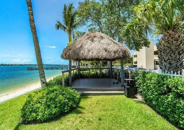 2nd image of 5600 N Flagler Dr, West Palm Beach, FL 33407