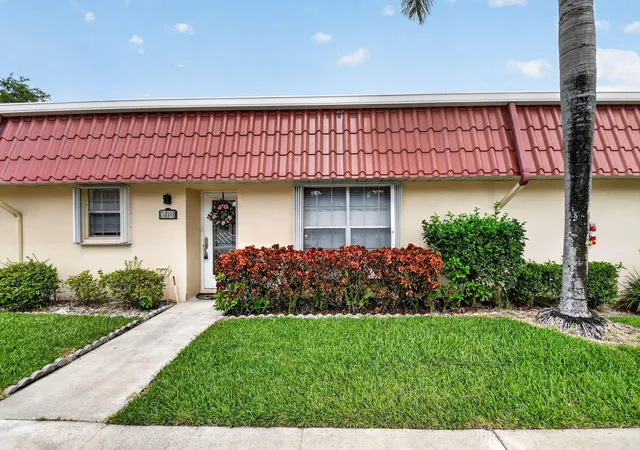 Homes for sale in Lake Worth, FL | 300 Cape Cod Cir, Lake Worth, FL 33467 | MLS# B26040642