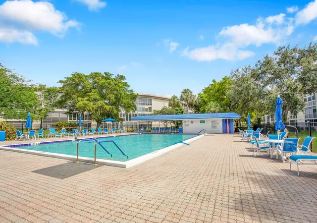 25th image of 2202 Lucaya Bnd #B1, Coconut Creek, FL 33066 | MLS# B26040686