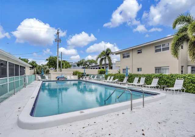 Homes for sale in Lighthouse Point, FL | 2131 Ne 42nd Court, Lighthouse Point, FL 33064 | Houzeo