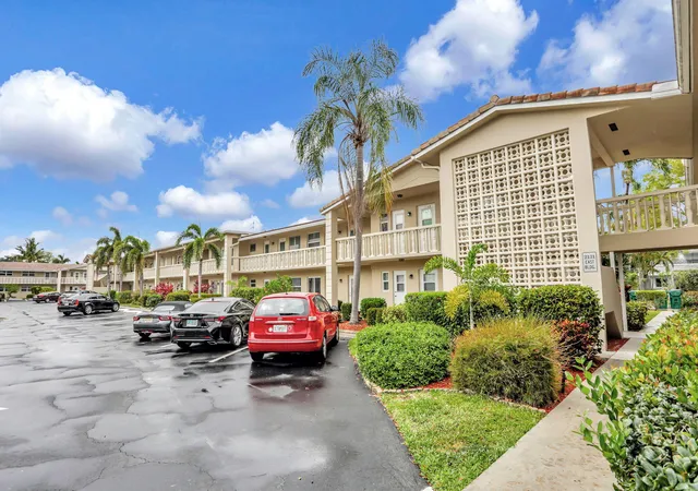 Homes for sale in Lighthouse Point, FL | 2131 Ne 42nd Ct #210e, Lighthouse Point, FL 33064 | MLS# B26040695