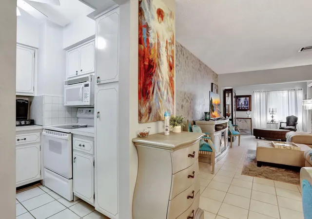 Homes for sale in Lighthouse Point, FL | 2131 Ne 42Nd Ct #210e, Lighthouse Point, FL 33064 | MLS# B26040695