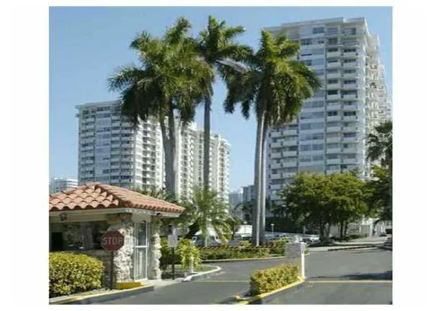 2nd image of 18031 Biscayne Blvd, Aventura, FL 33160